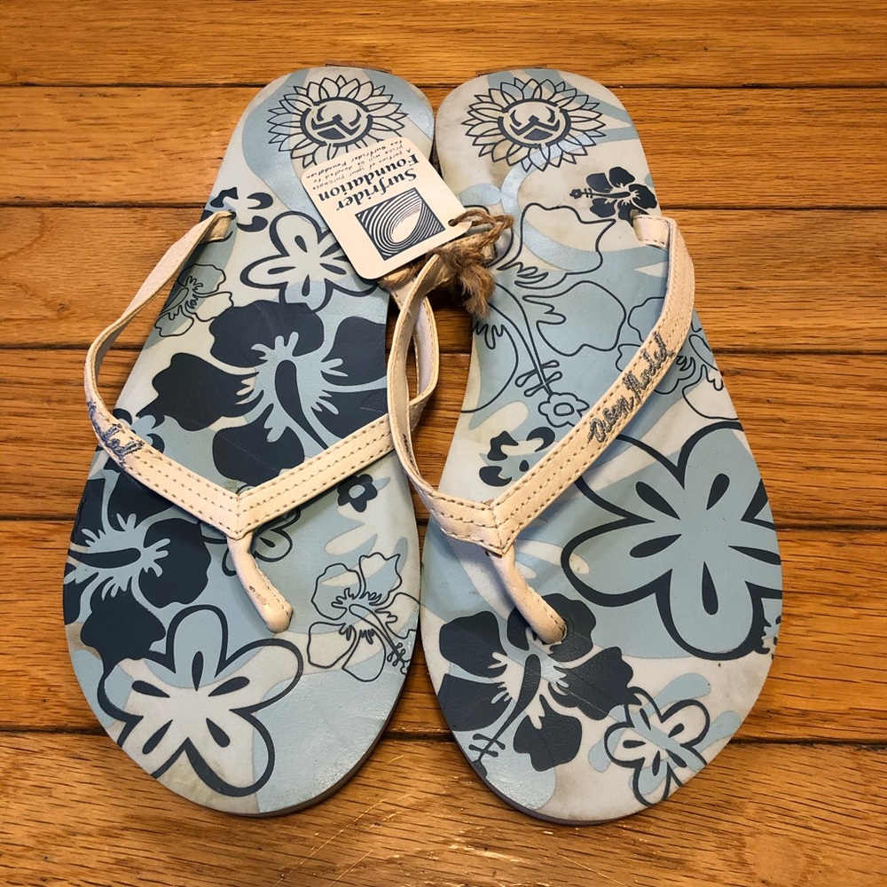 Ocean Minded Women's White & Blue Leather-like Flip Flops / Sandals Size 7 NWT